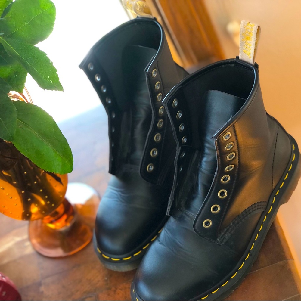 🖤DOC MARTENS Black Boots Classic 🖤